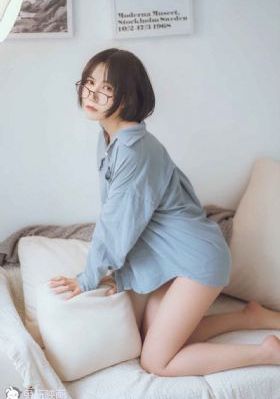 性开放的裸体瑜伽_4K在线播放观看